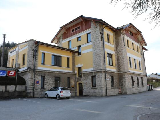 Bahnhofsvorplatz bei Busstation