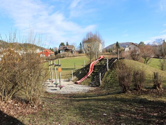 Hügel und Rutsche Spielplatz Windischgarsten