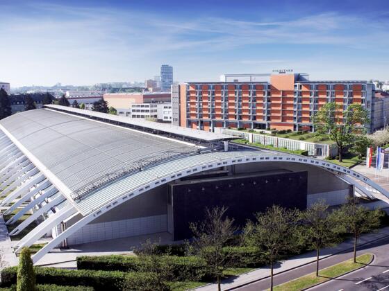 Design Center Außenansicht mit Hotel Courtyard by Marriott