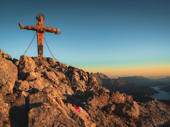 Einzigartiges Gipfelkreuz auf der Schönfeldspitz