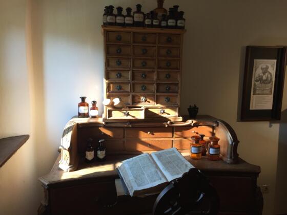 Nagelschmiedhäuser Apothekenschrank