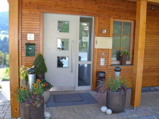 Arztpraxis aussen Tür