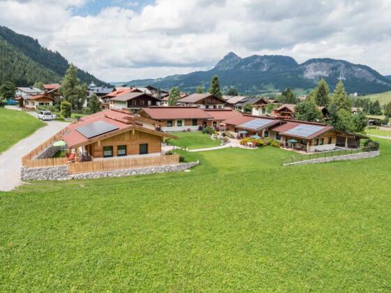 Vogelperspektive auf das Almdorf Tirol