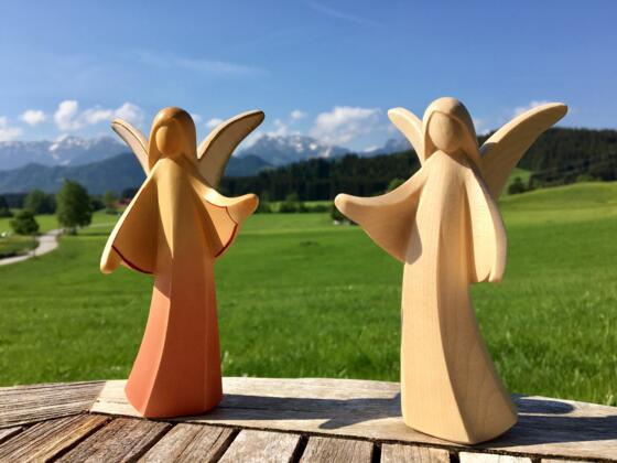 Beusse_Adler_geschnitzt_aus_Holz_Allgaeu.JPG