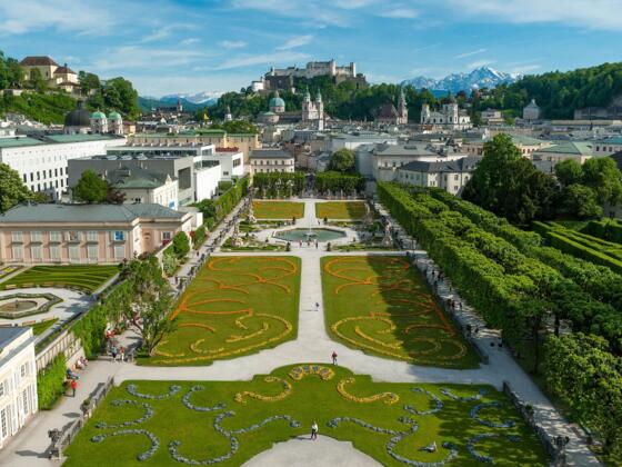 Blick über den Mirabellgarten auf die Salzburger Altstadt