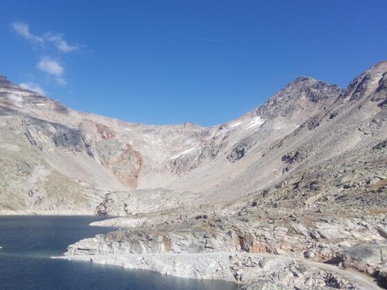 Der Goldzechkopf (rechts hinten) vom Zirmsee.