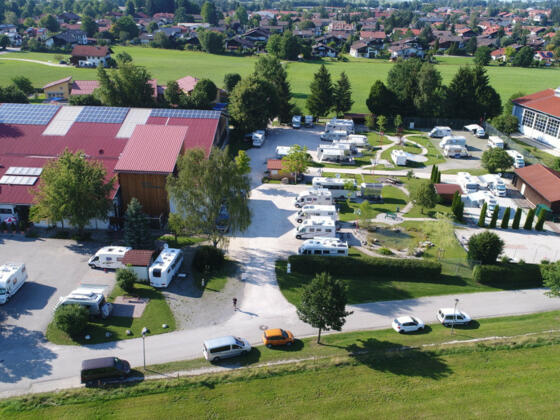 wohnmobilstellplatz-tennisplatz-bernau