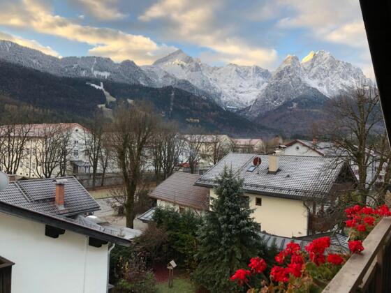Blick auf Alpspitze und Waxensteine