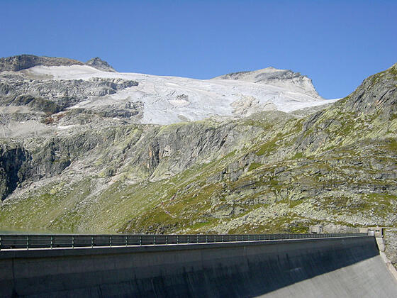 Staumauer am Weißsee