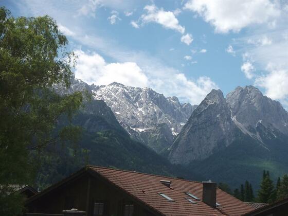 Blick v. Balkon zum Zugspitzmassiv