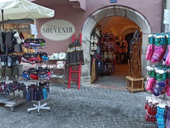 Regina's Souvenirs & more