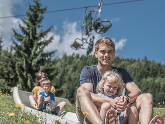 Familienspaß auf der Sommerrodelbahn am Biberg in Saalfelden