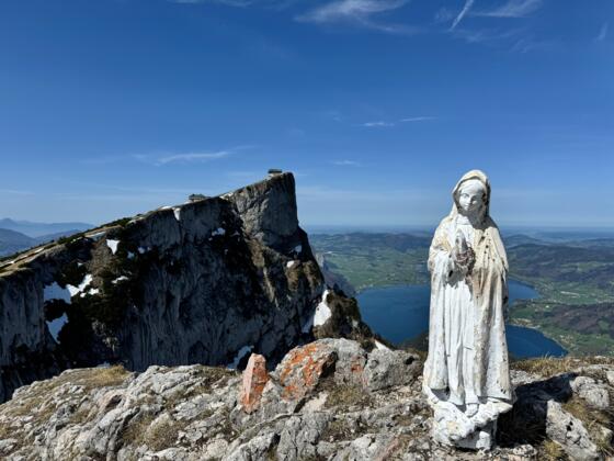 Blick von der Spinnerin zum Schafberg mit Mondsee im Hintergrund