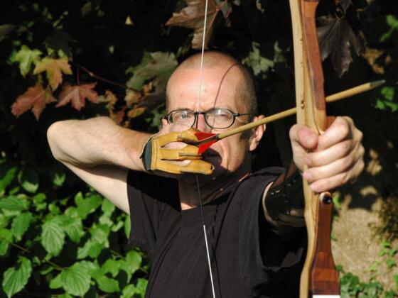 Ossi beim Bogenschiessen