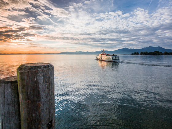 Stimmungsvoller Abend auf dem Chiemsee ©-Chiemsee-Alpenland Tourismus
