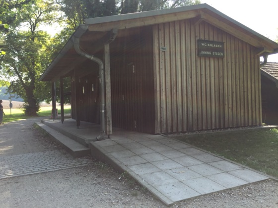 Öffentl. Rolli-WC beim Seebad Inning