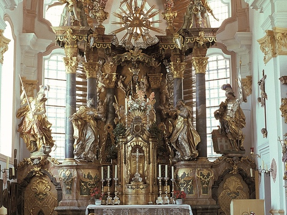 Prachtvoller Hochaltar der Wallfahrtskirche in Anzenberg