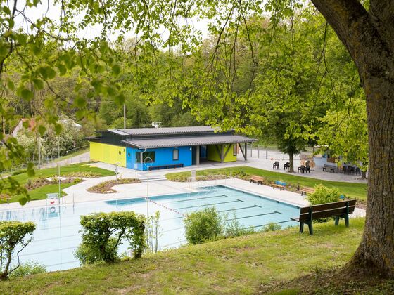 Blick auf das Schwimmbad Markt Einersheim