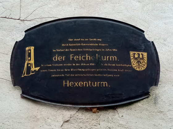 Gedanktafel am ehemaligen Feichelturm (Hexenturm)