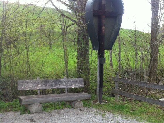 Wegkreuz an der Station die Arbeit des Bauern
