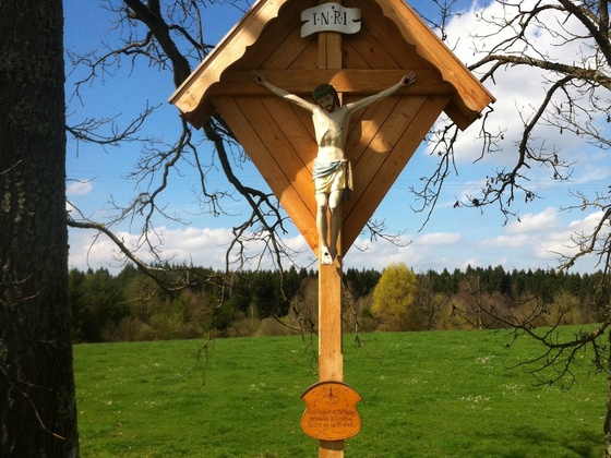 Vom Holzkreuz bei Eitzenberg kann man eine herrliche Aussicht genießen
