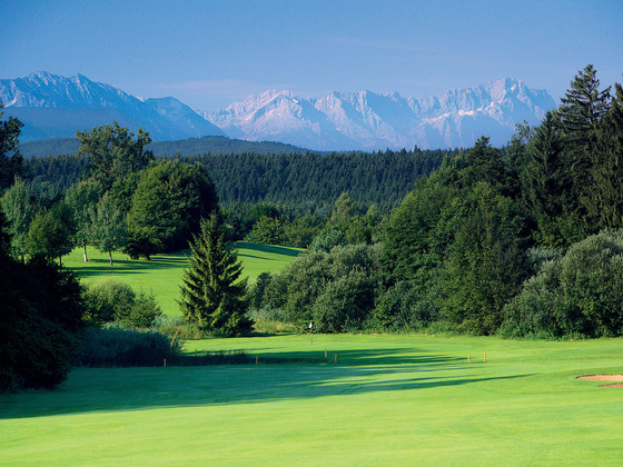 Auf dem Weg passieren wir den Golfplatz Ponholz