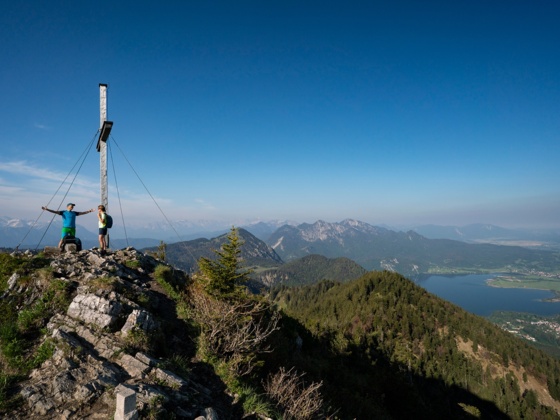 Rabenkopf-Gipfel über dem Kochelsee