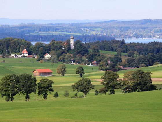 Blick auf den Münsing/Holzhausen am Starnberger See