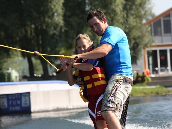 Wasserski- und Wakeboard- Seilbahn Gufi-See
