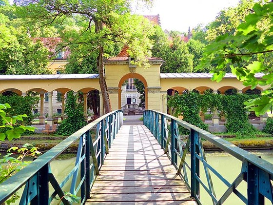 Brücke über die Tauber zum Wildbad