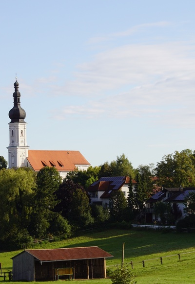 Aukirchen Pferdekoppel und Kirche