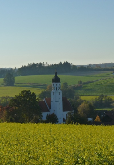 Blick auf die Emmersdorfer Kirche St. Stephan