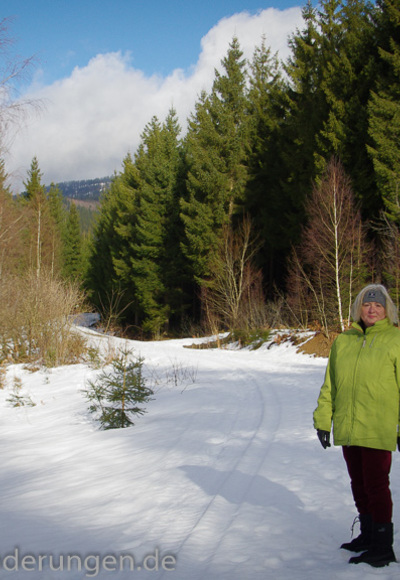 Winterwanderweg mit Traumwanderin