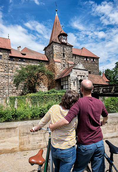 Radler an der Laufer Kaiserburg (Wenzelschloss)