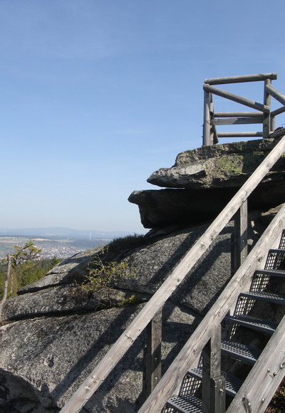 Kleine Aussichtsplattform auf dem Burgstein