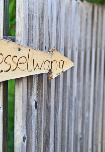 Zur Alpspitze über Bayerstetten, Wegweiser am Zaun