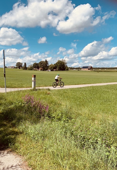 Der Günztal-Radweg führt durch das westliche Günztal.