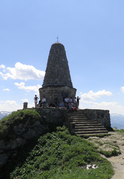 Am Jägerdenkmal auf dem Grünten, dem Wächter des Allgäus