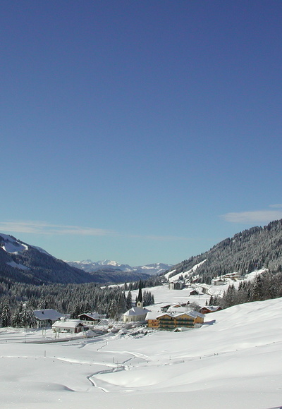 Winterwandern Höhenweg Dorf