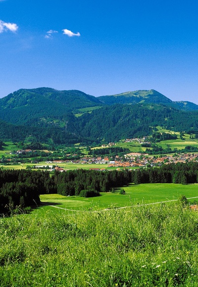 Panoramablick auf Wertach und das Voralpenland