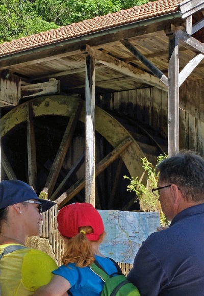 größtes Wasserrad Bayerns - Kiefersfelden am eingang zur Gießenbachklamm