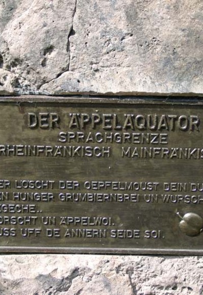 Tafel am "Äppeläquator"