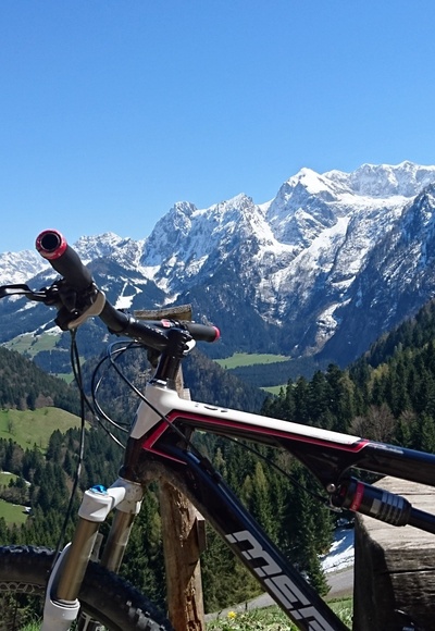 Rocheralm mit Blick auf Tennengebirge und Dachstein