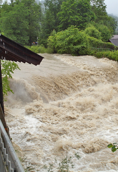 Ein Wildbach - mal gezähmt, mal reißend
