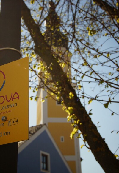 Etappenstart Langquaid mit Pfarrkirche St. Jakobus