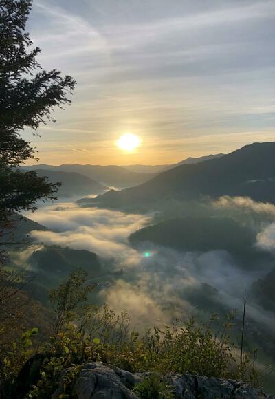 Rotmäuer in Weyer mit Blick auf Nebelmeer