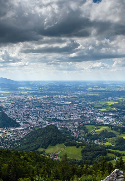 Ausblick vom Gaisberg auf Salzburg und die umliegenden Berge