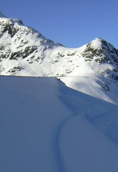 Die Mute am Westende des Finstertaler Staudammes, dahinter der Schafzoll