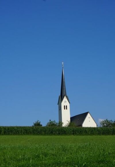 Wallfahrtskirche Maria Stern in Neukirchen am Simssee