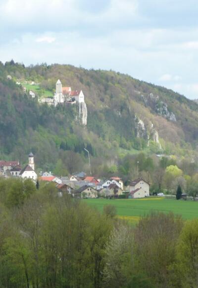 Altmühltl mit Burg Prunn bei Riedenburg